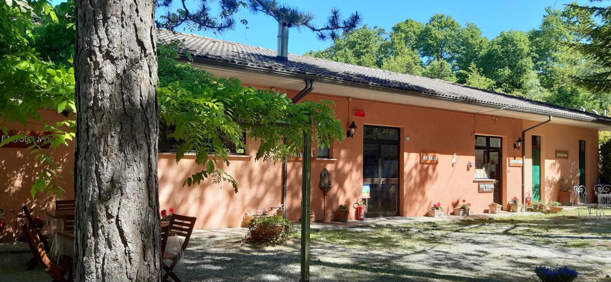 Rio Verde Camping Villaggio Costacciaro Exterior photo