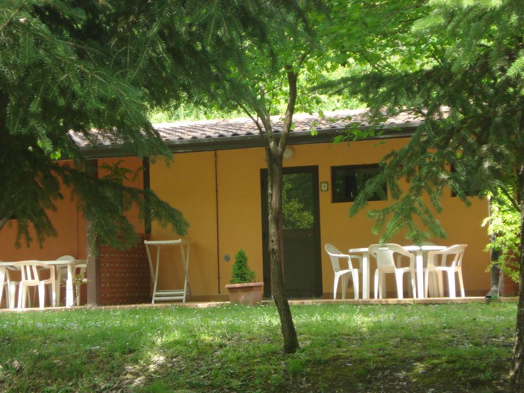 Rio Verde Camping Villaggio Costacciaro Exterior photo